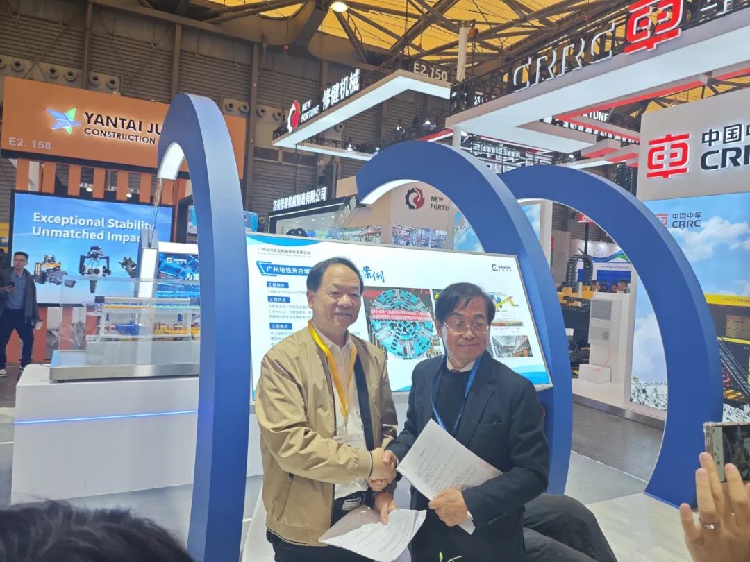 Sunward and KJ-SOLUTION Signing