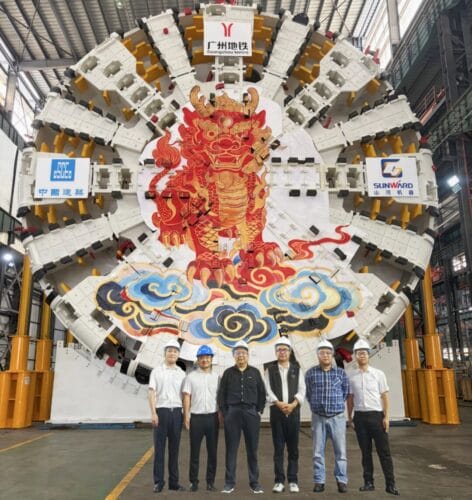 Sunward Xianxinghao ultra-large-diameter shield machine cutterhead and expert delegation group photo