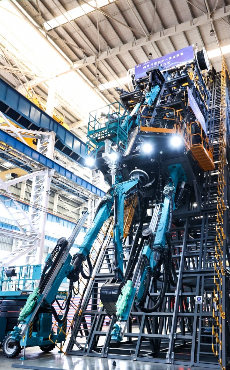 GSXJ-6000E integrated inclined-shaft excavation, drilling and support equipment.